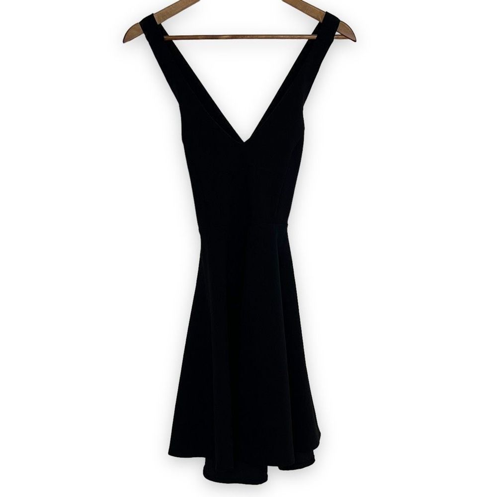 Lulus Black Lined Straps Back Zip Stretch Little Mini Dress Size Small